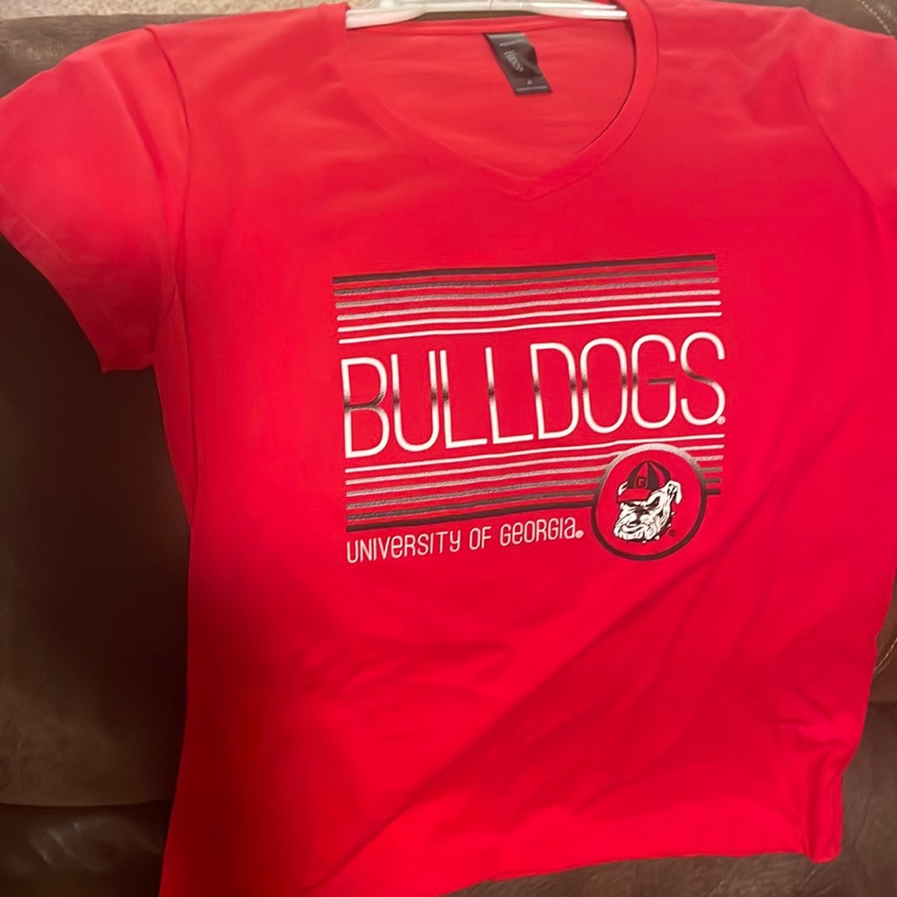 Georgia Bulldogs V-neck red shirts for women size small